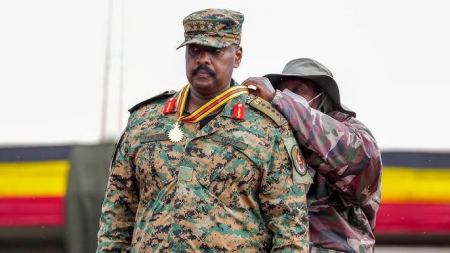 رئيس أركان الجيش الأوغندي يطلب من تركيا مليار دولار والزواج .. وحماية إسرائيل 