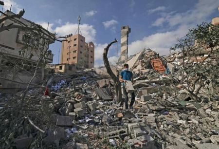 غزة - اليوم العاشر للعدوان.. 10 شهداء وتدمير مزيد من البيوت