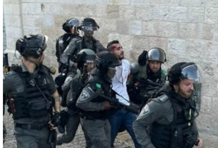 القدس : الاعتداء على المصلين عند بابي حطة والملك فيصل