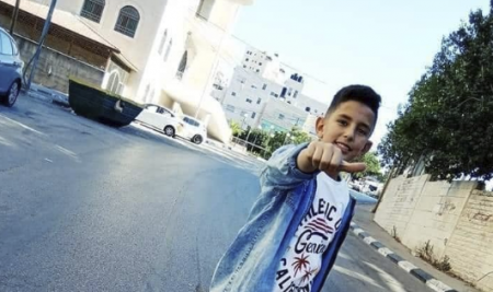 شهيد بالخليل واطلاق نار على مركبة مستوطن