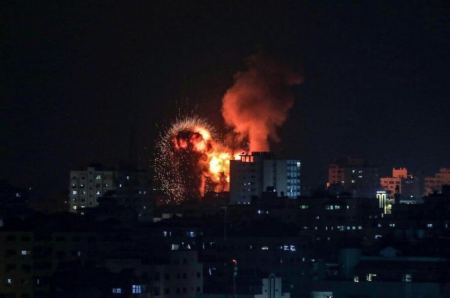 ثلاثة شهداء بقصف إسرائيلي على غزة وقمع بالقدس 