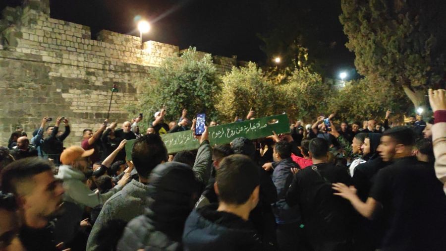 اصابات واعتقالات والاعتداء على جنازة شهيد في القدس