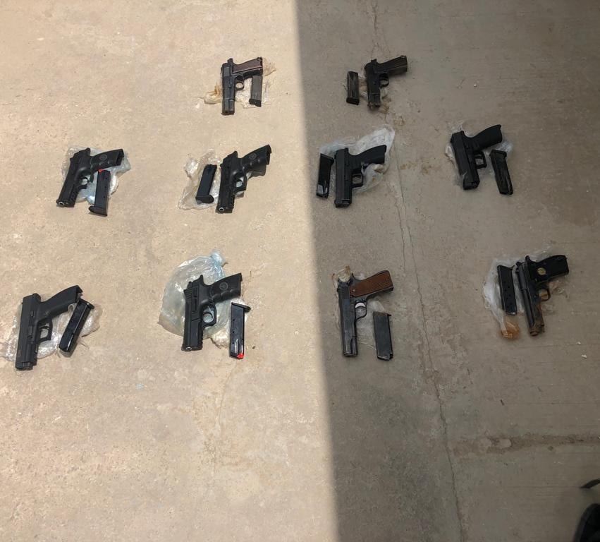 اعتقال 3 شبان من الخليل بدعوى محاولتهم تهريب اسلحة