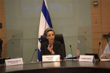 تعليق رخصة طبيب أدين بمخالفة جنسية