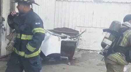 كفرقاسم: اندلاع حريق هائل في مبنى صناعي وتخليص عالقين