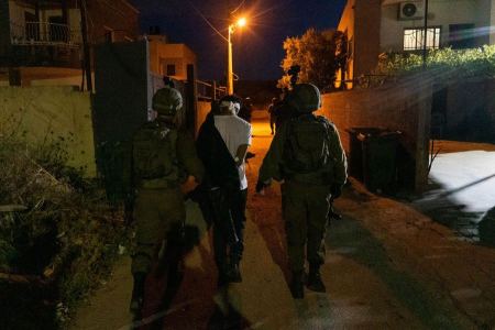 اعتقال 15 مشتبهًا من الضفة بمساعدة منفذي عمليتي اريئيل وإلعاد