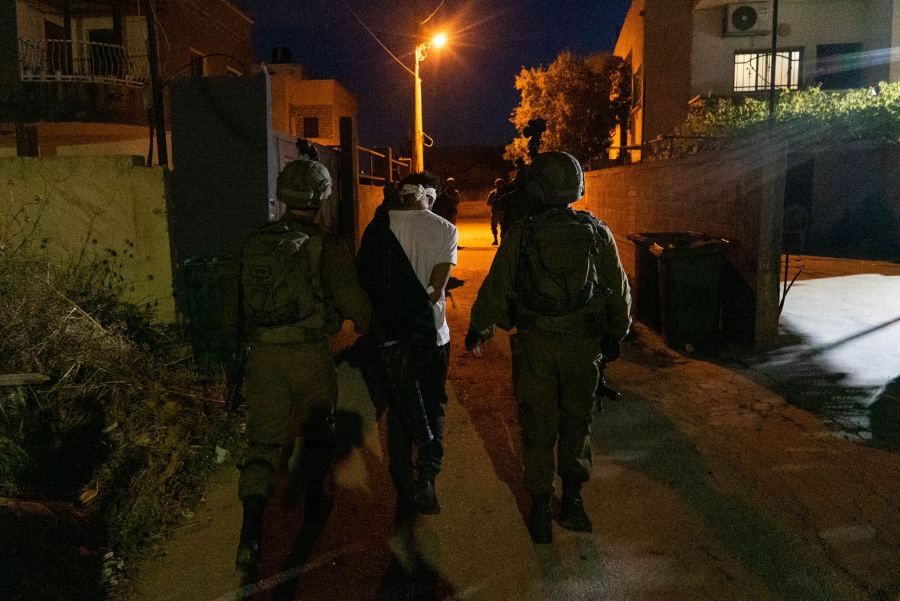 اعتقال 15 مشتبهًا من الضفة بمساعدة منفذي عمليتي اريئيل وإلعاد