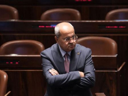 منظمة "بتسيلمو" المتطرفة تطالب بإقالة الطيبي