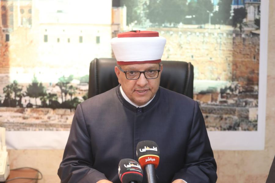 بين الانجازات والإنسانية معالي وزير الأوقاف الشيخ حاتم البكرى