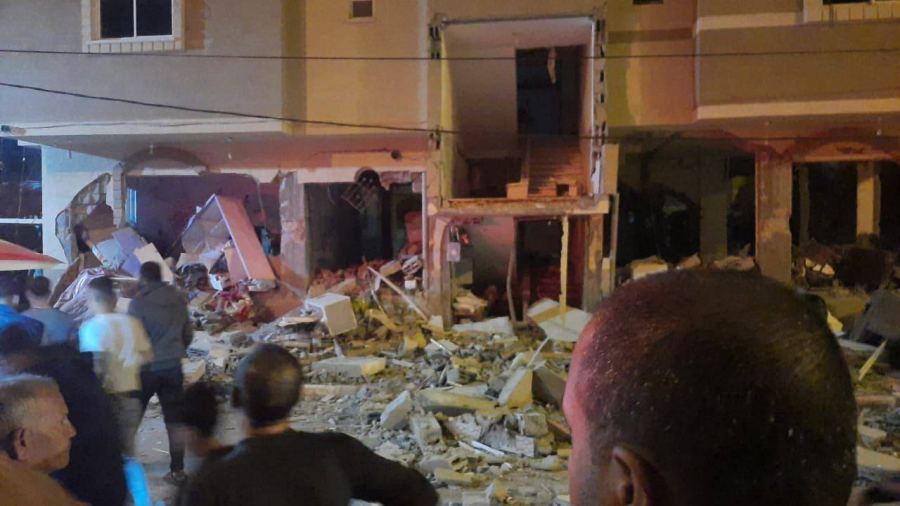 اسرائيل تقتل 12 فلسطينيا بقصف صاروخي على قطاع غزة
