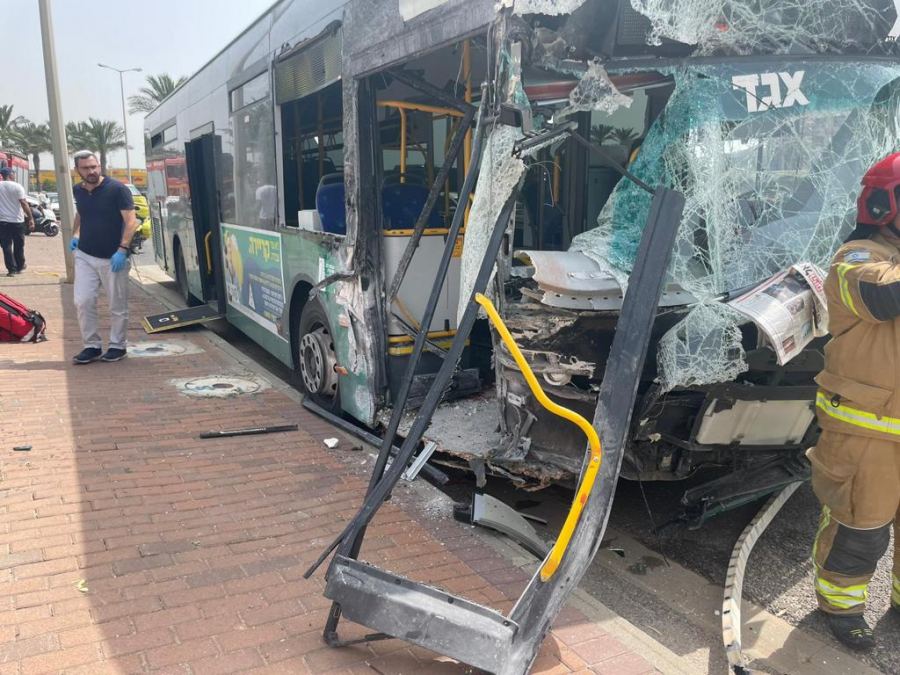 إصابة 20 شخصًا بحادثي طرق