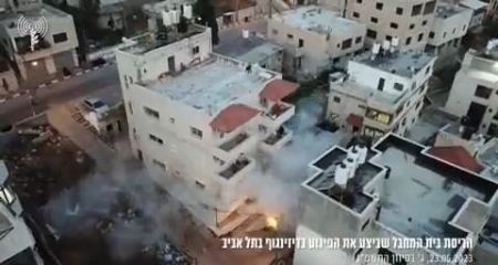  الجيش الإسرائيلي يفجرّ منزل معتز الخواجا منفذ عملية ديزنغوف 