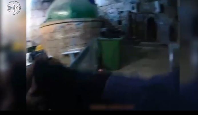 اعتقال مشتبه فلسطيني بالقدس انتحل شخصية طبيب بدواعي السرقة والخداع 