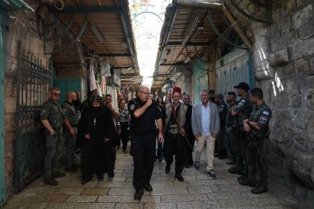 الشرطة بالقدس: انتشرنا بالبلدة القديمة لتأمين موكب سبت النور 