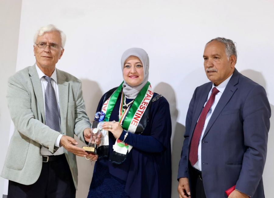 سناء الشّعلان تستلم جائزة مهرجان زهرة المدائن وجمعيّة السّماعنة تحتفي بها