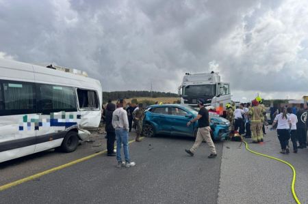 مصرع 3 سيدات بحادث طرق قرب مفترق الزرازير