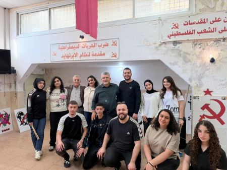 الجبهة والحزب الشيوعي يستنكران الاقتحام البوليسي لناديهما، نادي أبو العفو، في أم الفحم
