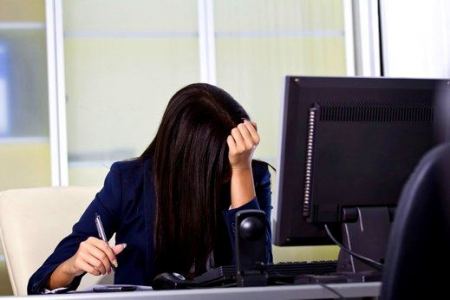 هام جدًا للسكرتيرات؛الاعتراف بإصابة سكرتيرة المدرسة كاصابة عمل