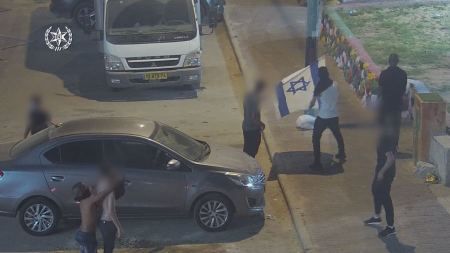 فيديو : اعتقال 4 مشتبهين من اللد بمحاولة احراق محطة شرطة بالمدينية