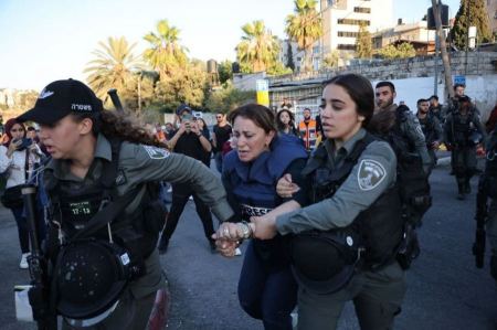 الشرطة الإسرائيلية تعتقل مراسلة الجزيرة جيفارا البديري في حي الشيخ جراح