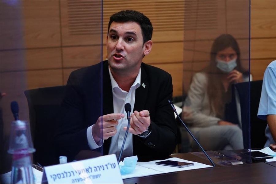 غرامة بقيمة 1000 شيكل لسائقي الدراجات الكهربائية من دون الخوذة