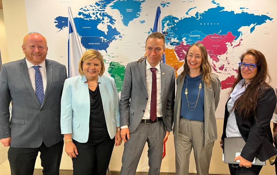 نائب رئيس حكومة تشيكيا يلتقي بوزيرة الاقتصاد والصناعة في إسرائيل