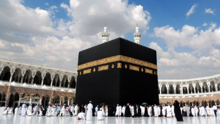 حج “سياحي” للمقيمين.. تكاليف مرتفعة وقيود صارمة تفرضها السعودية هذا العام