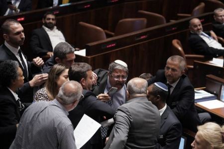 اقرار قانون تجريم رفع العلم الفلسطيني وفشل قانون إعدام منفذي العمليات