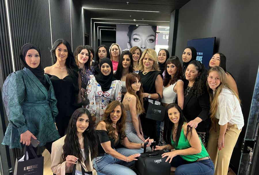 شو رايك تكوني خبيرة مكياج مهنيه ؟