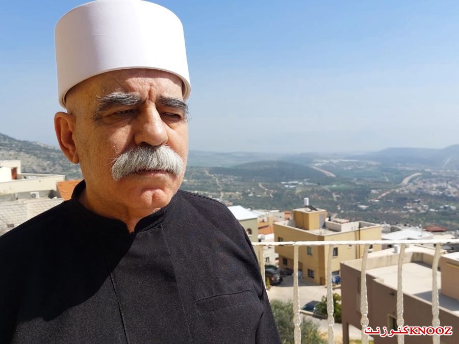 يؤازِرُنِي