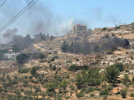 رام الله : ميلشيات المستوطنين تشن هجوماً على قرية أم صفا 