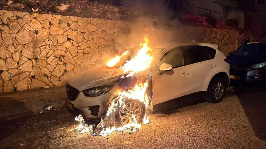 حيفا: اندلاع حريق بمركبة ودكان