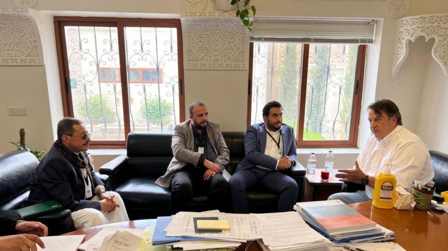 اليمن : المطالبة بتحرك البواخر مباشرة إلى ميناء الحديدة