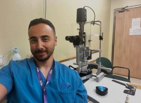  الدكتور زكي نجيدات يحصل على أعلى علامة في مرحلة التخصص الأولى في طب العيون