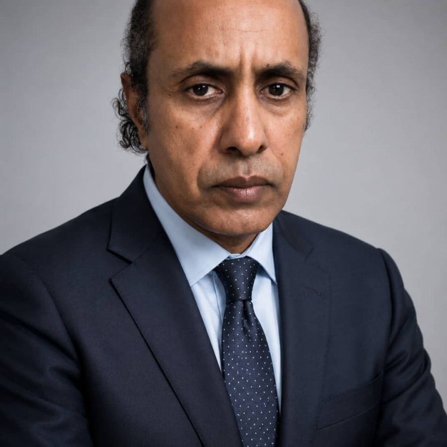الطريق إلي عيون الساقية الحمراء