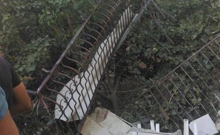 مصرع طفلين شقيقين واصابة 5 بانهيار شرفة منزل في الخليل يعود لعائلة داوود في حارة أبو سنينة