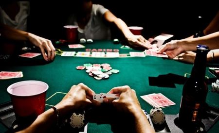 في تل ابيب : عمره 16 عاما ويدير صالات للقمار 