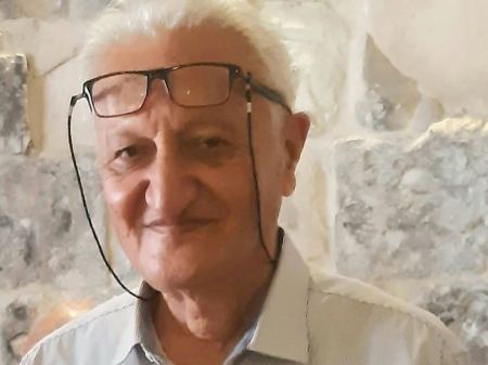 احتْ ملاكًا