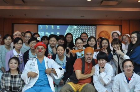 سرحان محاميد – مهرج طبي يحقق أحلام أطفال مرضى السرطان وحلمه كذلك!