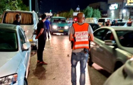 رهط: اصابة شاب بجراح خطيرة بحادث طرق بين دراجة نارية وسيارة