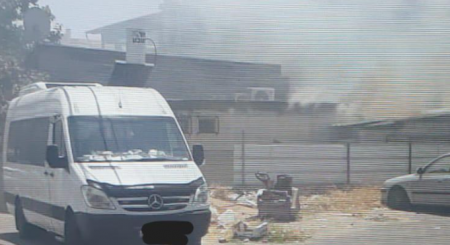 اندلاع حريق داخل منزل في حي الجواريش في الرملة
