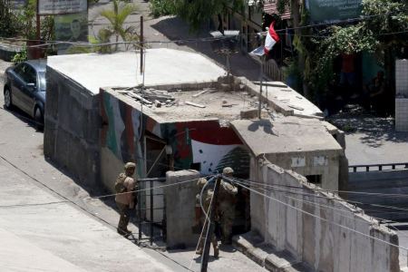 قتلى وجرحى فلسطينين في اشتباكات بمخيم عين الحلوة في لبنان