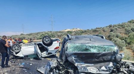 بالفيديو والصور وفاة 3 مواطنين وإصابة 6 بحادث سير جنوبي نابلس 