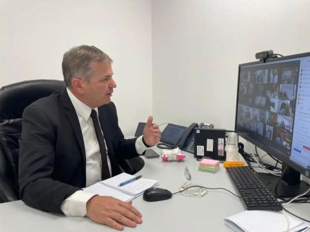  تمّ التّوجه للمحكمة والمطالبة بإلزام ران إيرز بتسليم علامات الطلاب