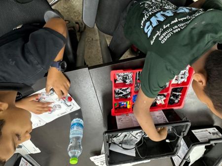 افتتاح دورة الرو بوتيكا في مركز العلوم والتكنولوجيا في الجماهيري كسيفة 