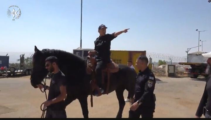 الشرطة في القدس تحقق حلم طفل من ذوي الاحتياجات الخاصة