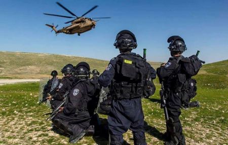 شباب عرب من الجنوب متهمين بسرقة الشرطة والجيش على مدى شهور 