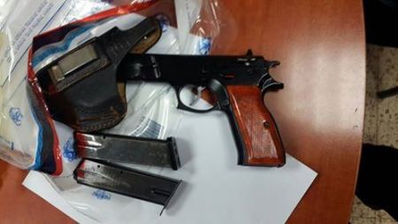القدس واعتقال فتى 13.5 عاما مشتبه بحيازة السلاح داخل غرفته بالمؤسسه التربويه