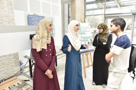 3 طلاب عرب في معهد التخنيون يبتكرون منظومة المُصلى الذكي
