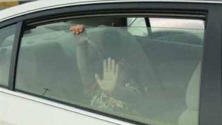 الزرازير: العثور على طفل (5 سنوات) متروكًا في سيارة منذ مساء أمس وحالته خطيرة